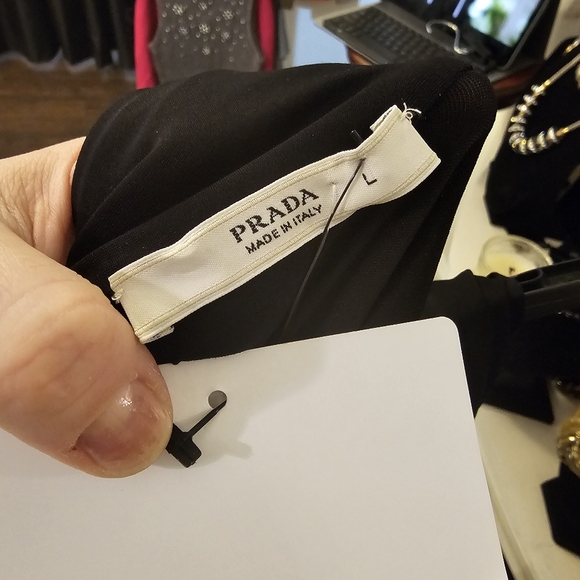 Little black Prada dress - Picture 8 of 9